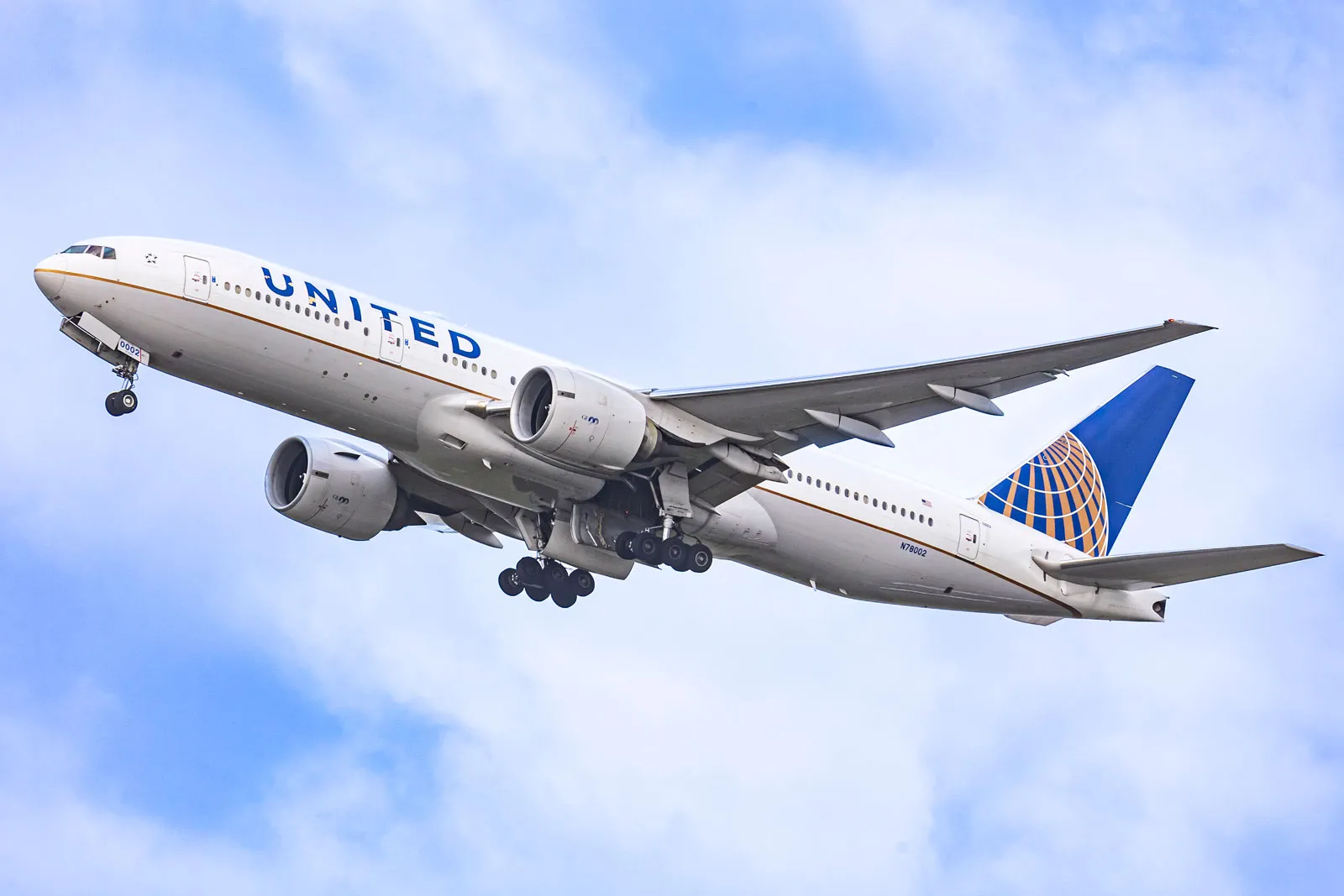 Boeing 777 200 aircraft in flight jet airplane