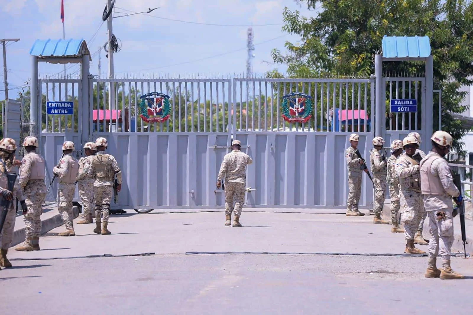 abinader refuerza frontera sur con dos batallones y equipos de artilleria ante c 20261025 205419 y9dM