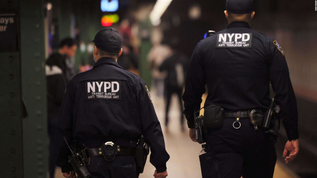 cnne 1579746 cargos por delitos graves contra siete personas en nueva york